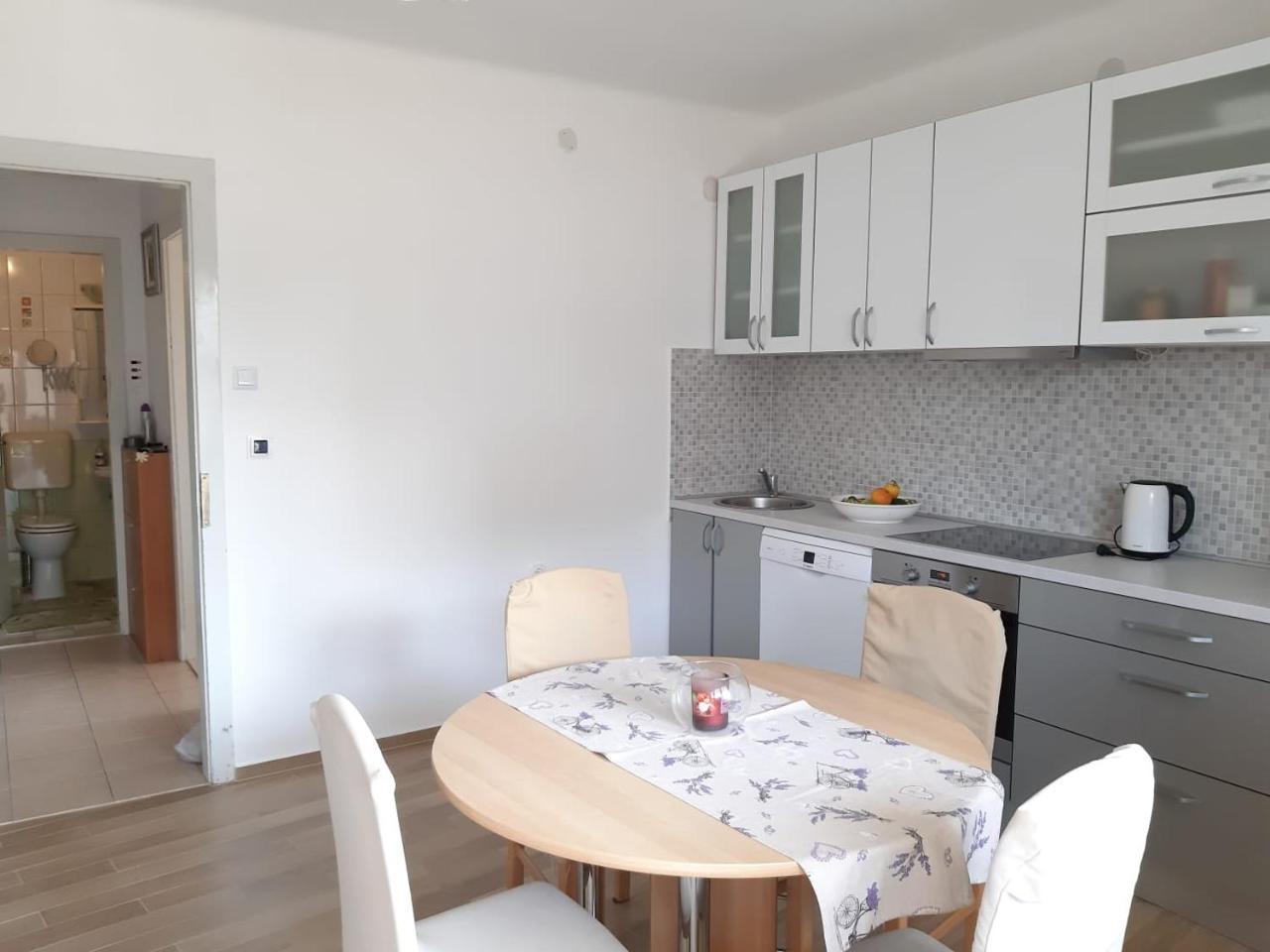 Nina, Apartment In City Centre Split Exterior photo